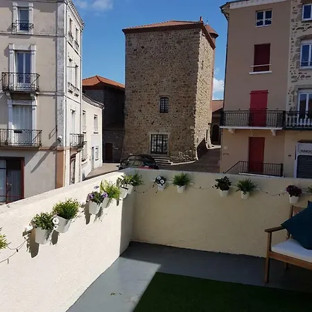 Casa de Férias Cozy Little Townhouse In Sainte-florine, Close To Auzon & Brioude Sainte-Florine